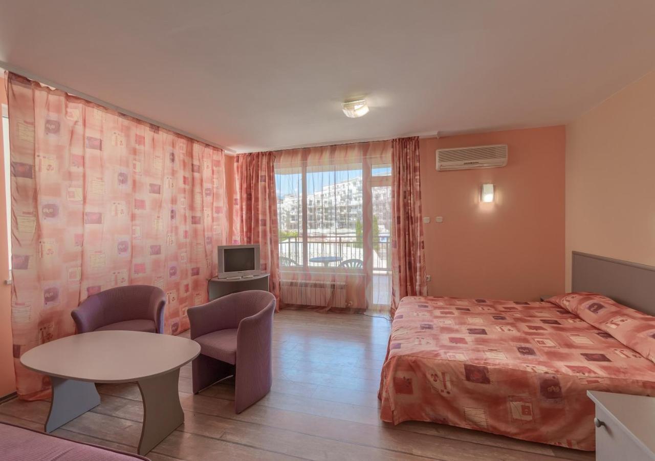 Hotel Fantastiko Ravda Eksteriør billede